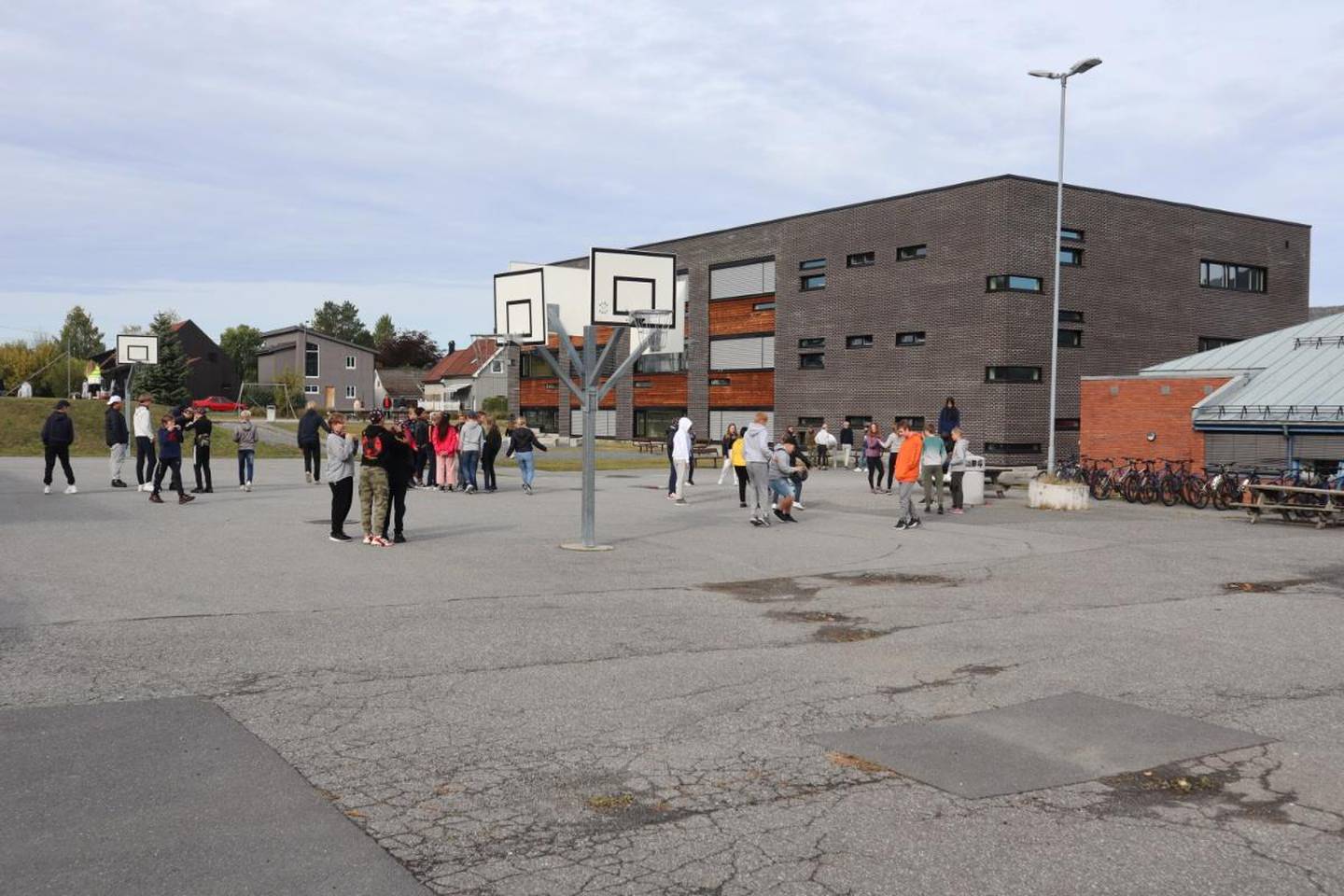 Skolens uteområde er ikke HMS-godkjent, ifølge Drammen kommunes egen skolebehovsplan.