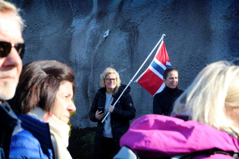 Flere hadde med seg norske flagg for å heie.
