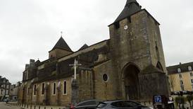 Sjokkbrekk i fransk katedral