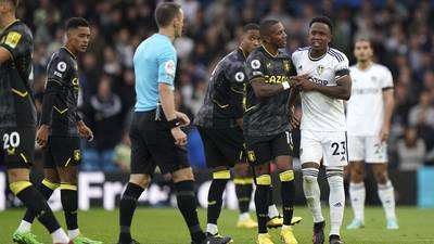 Leeds klarte uavgjort mot Villa tross utvisning like etter hvilen