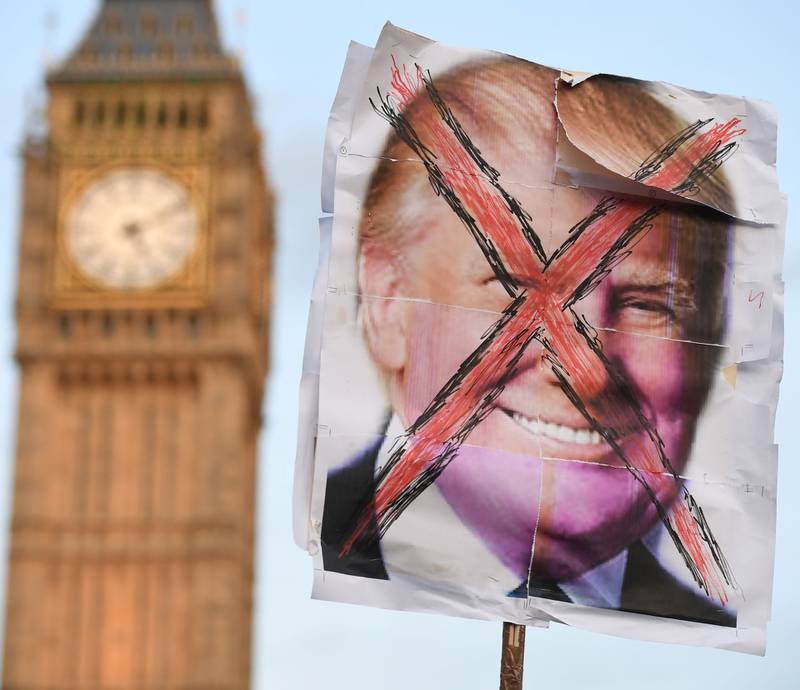 Det har lenge vært sterk motstand i Storbritannia mot et statsbesøk av Trump. Her fra demonstrasjoner i London i februar. 