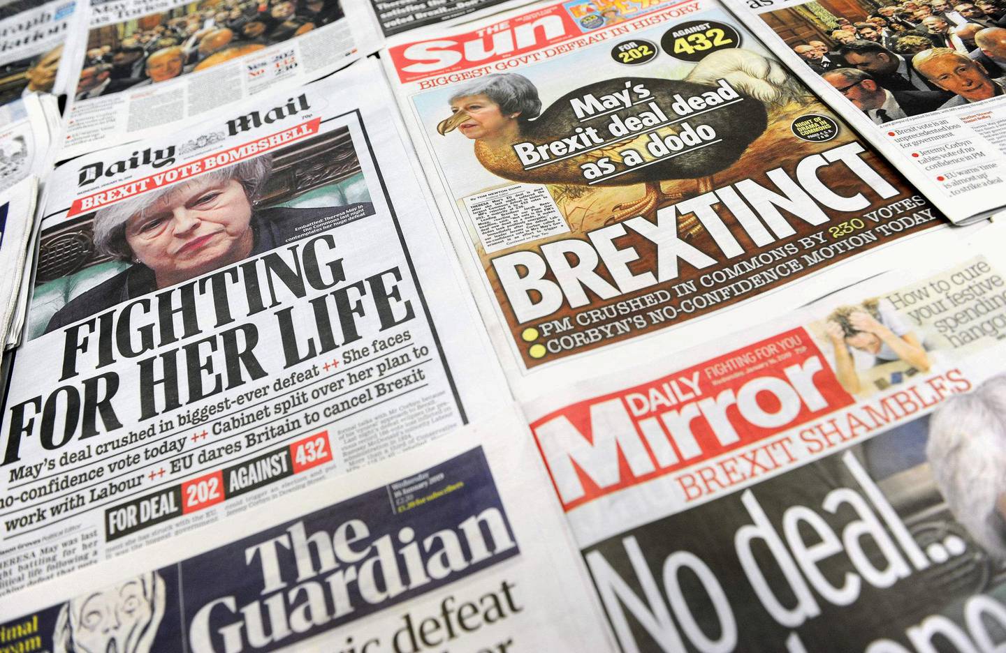 DRAMA: Britiske aviser etter at avtalen ble nedstemt. FOTO: NTB SCANPIX