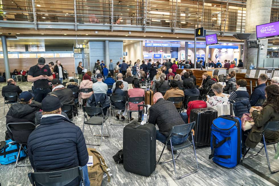 I 2019 ble det lange køer på Oslo lufthavn da SAS-piloter streiket. Fra midnatt streiker flyteknikere dersom meklingen mellom NHO Luftfart og Norsk Flyteknikerorganisasjon ikke fører fram. Foto: Ole Berg-Rusten / NTB