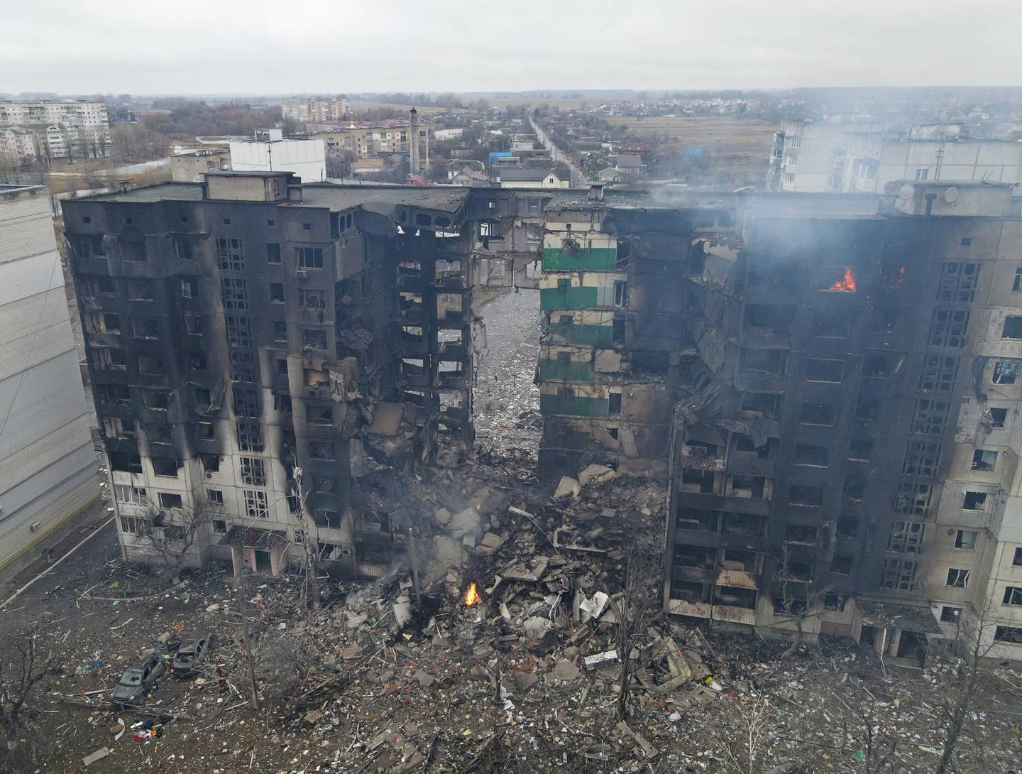 En boligblokk ødelagt etter et russisk bombing i Borodyanka i Kyiv-regionen torsdag denne uka.