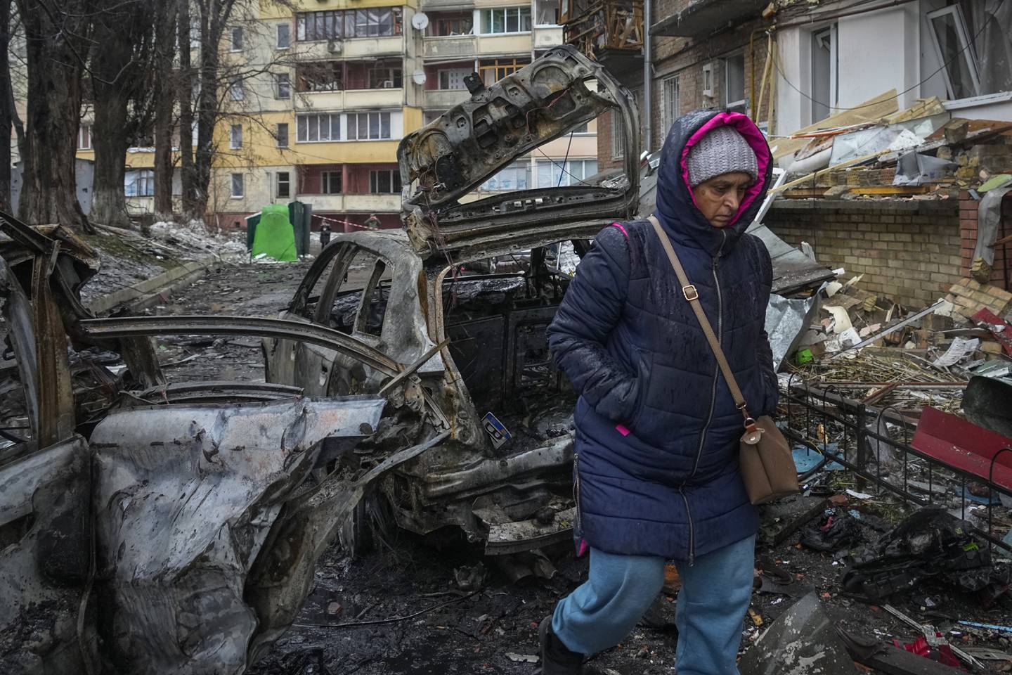Rundt 70 prosent av hovedstaden Kyiv var torsdag uten strøm. Det landsdekkende nettet er i ferd med å bryte sammen.
Foto: Efrem Lukatsky / AP / NTB