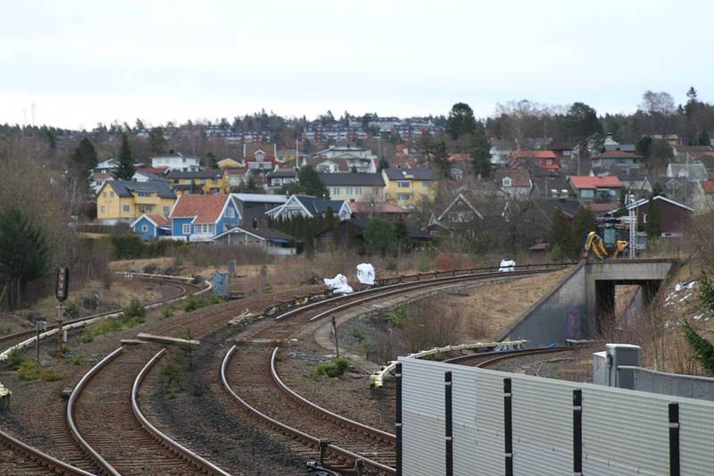 Arbeidet med å oppgradere skinnegangen på linje 3 er allerede i gang, ifølge Facebook-siden til Oslo t-banedrift AS. Bildet er tatt ved Hellerud i retning Godlia. FOTO: OSLO T-BANEDRIFT