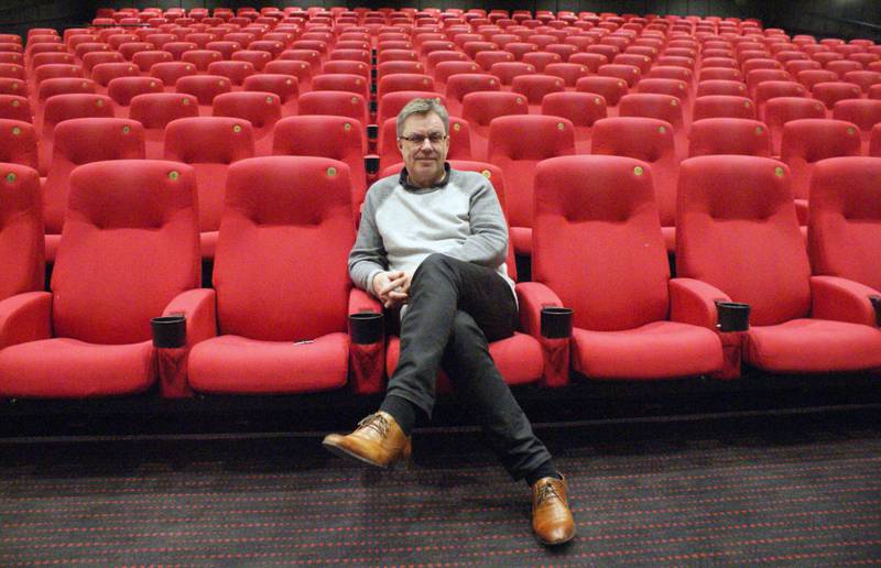 Daglig leder Steinar Johansen programmerer kinoens seks saler for å treffe mange målgrupper. 