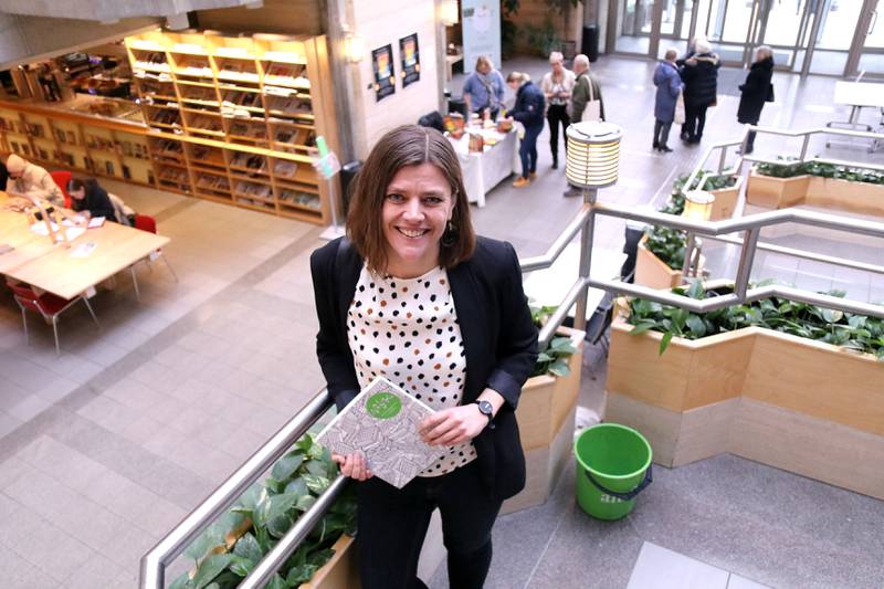 Siri Odfjell Risdal, prosjektleder for Nordisk barnebokkonferanse, samler 300 deltakere og nesten 100 foredragsholdere til årets konferanse som varer fra mandag til og med onsdag. Foto: Arne Birkemo