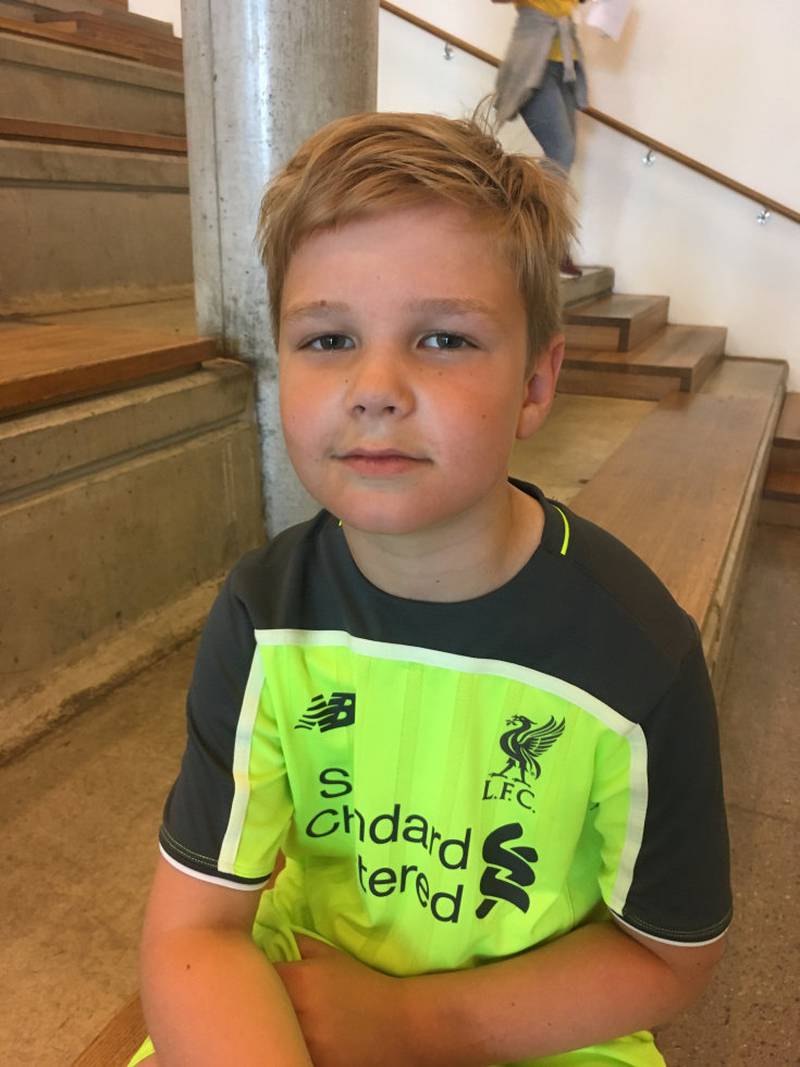 Brage Sebastian Lønsetteig
(8 år)
– Jeg synes fotball er gøy, men liker best når vi er mange på banen, å spille kamper med laget. Så langt har vi snakket om hvordan uka skal være, også har vi fått spilt litt fotball. Til vanlig spiller jeg også på Skiold.
