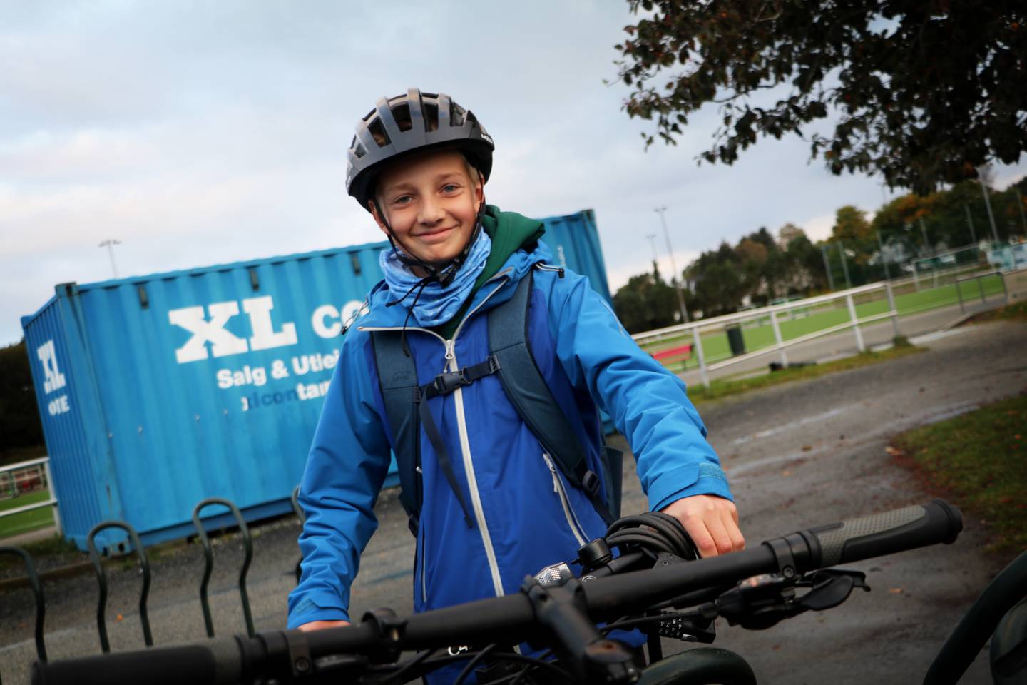 Ola Fosse Mathisen (13) fikk sykkelen sin undersøkt fredag.