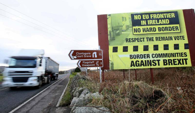Hva skjer med grensen mellom Irland og Nord-Irland når Storbritannia går ut av EU? 