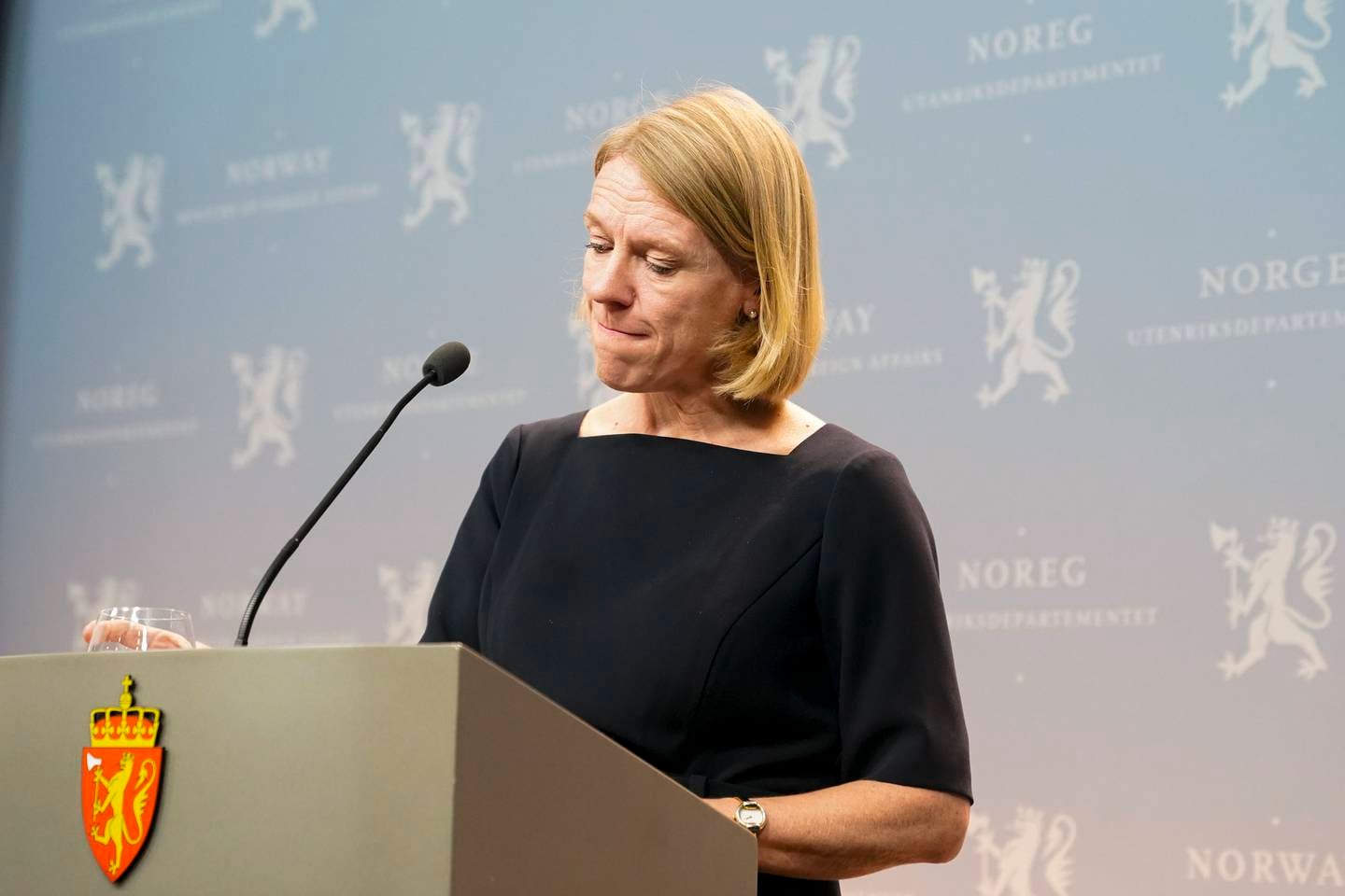 Utenriksminister Anniken Huitfeldt under pressekonferansen i slutten av august der hun fortalte at hun har brutt habilitetsreglene.
