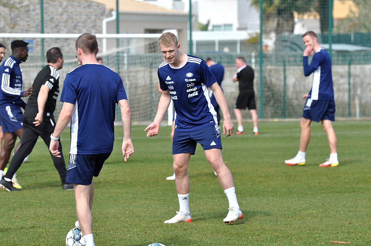 Smilet satt løst hos Henrik Bjørdal og resten av VIF-spillerne på lagets første trening i Portugal torsdag.