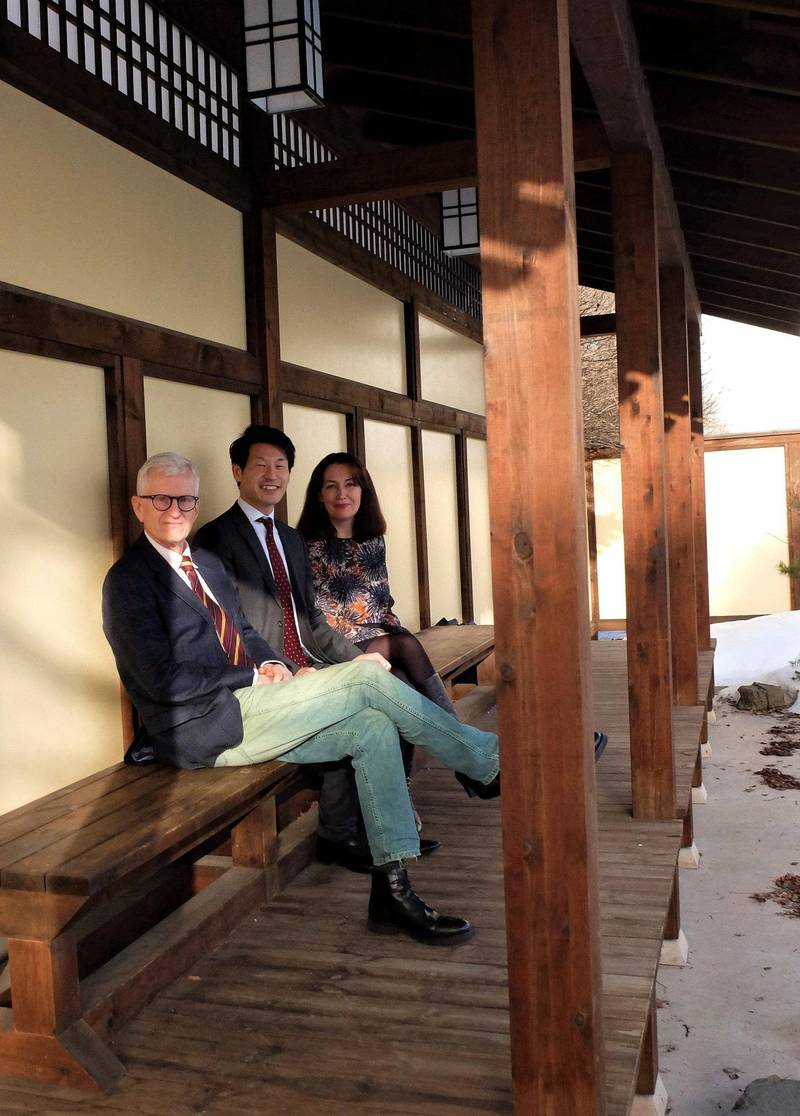 japanske hagen: Åsmund Thorkildsen, Takenari Yamamori og Ida Klingvall. På søndag kan folk i alle aldre fråtse i opplevelser på den japanske kulturdagen. FOTO: ELISABETH HELGELAND WOLD