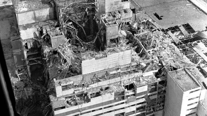 Det var en test som gikk feil som førte til eksplosjonen i reaktor 4 26. april 1986. Nedsmeltingen og brannen i reaktoren spredte radioaktivt materiale over enorme områder i Europa. FOTO: NTB SCANPIX
