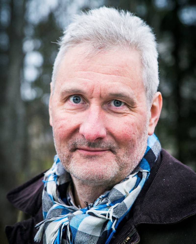 Forfatter og filmprodusent Dag Hoel har skrevet boka «Fred er ei det beste – fra innsiden av den norske ammunisjonsindustrien». 