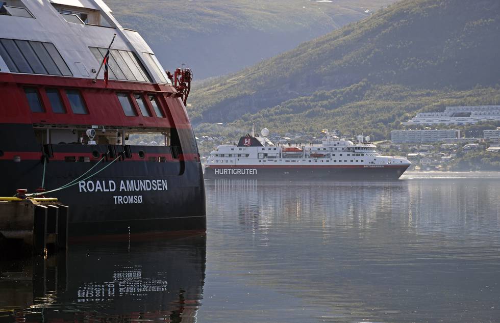 Hurtigrutens ekspedisjonsskip MS Roald Amundsen hadde koronasmitte om bord da det la til kai i Tromsø i juli i fjor. Foto: Rune Stoltz Bertinussen / NTB / NPK