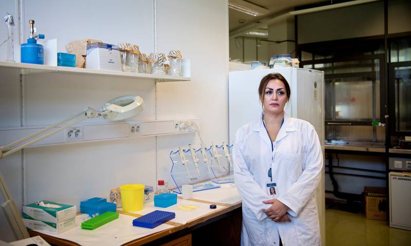Torsdag i forrige uke fikk Niky Najafi beskjed om at årene som avdelingsingeniør ved Biobanken i Folkehelseinstituttet nærmer seg slutten, mot hennes vilje.