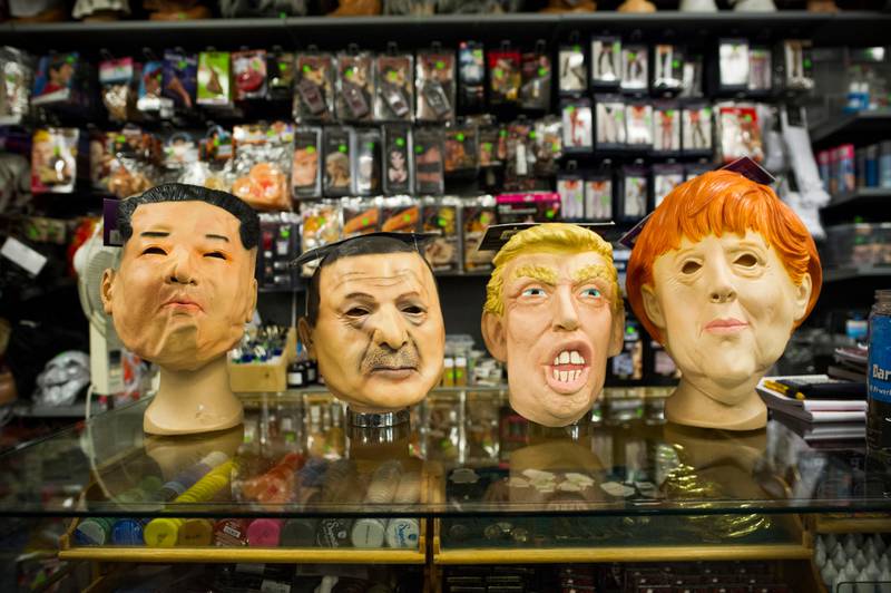 Birkemo selger mest masker med skumle klovner og Donald Trump før årets Halloween. 
