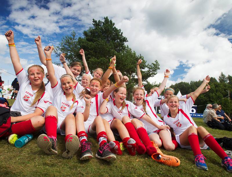 – Så glade var vi da vi knuste Søndre Høland 4-0, sier Norway Cup-debutantene, 12-åringene fra Skedsmo IL. FOTO: ARNE OVE BERGO