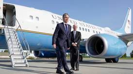 USAs utenriksminister Antony Blinken har landet i Norge