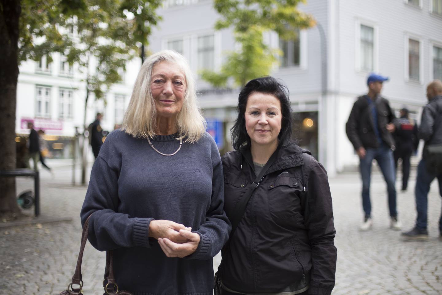 Toril Øvregaard Kvæven, styremedlem Antirasistisk Front og Nina Narvestad, Leder Antirasistisk Front