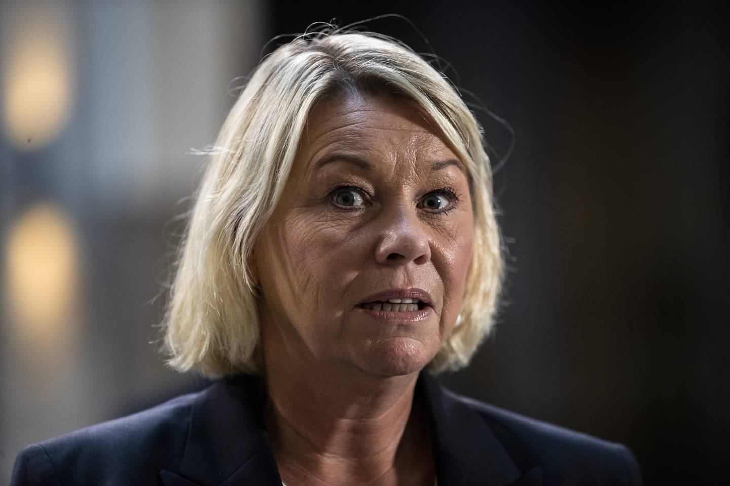 Justis- og beredskapsminister Monica Mæland forsvarar avgjerda om å la toppolitikarar gå føre i vaksinekøen. 
Foto: Jil Yngland / NTB / NPK