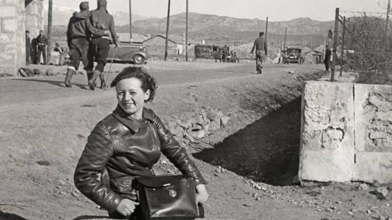 Gerda Grepp ved fronten utenfor Malaga, januar 1937.