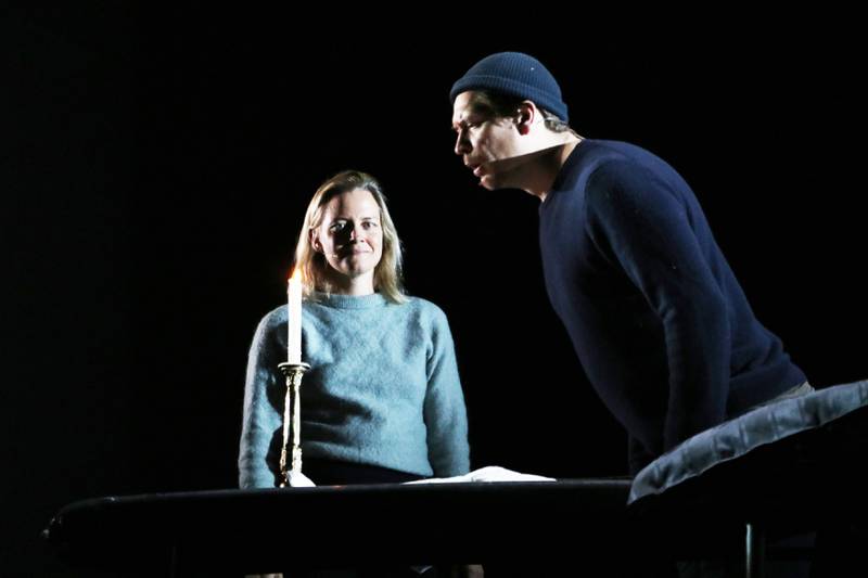 Nina Ellen Ødegård og Per Kjerstad er klare for premiere på "A Christmas for Carol" på Rogaland Teater.