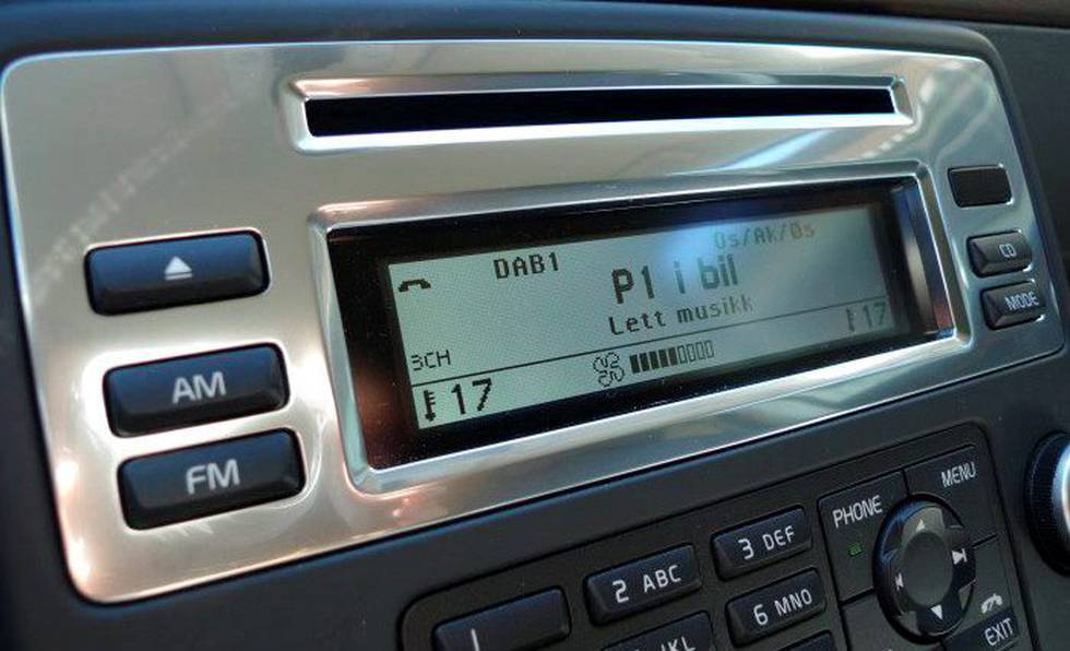 Neste år forsvinner FM-signalene. Kun DAB vil kunne ta inn radiosendinger i bil. 