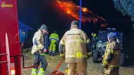 Rådmann anslår at over 30 hus er evakuert under brann i Åfjord