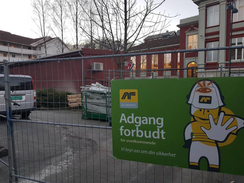 PÅ dette stedet i Langgata i Sandnes skal den døde personen ha blitt funnet. Foto: Stein Roger Fossmo
