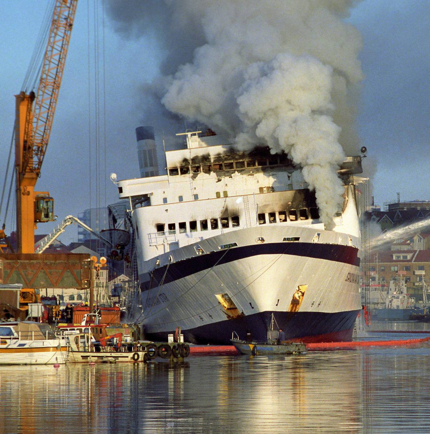 Katastrofeskipet «Scandinavian Star», der 159 mennesker døde i en mordbrann, våren 1990.
