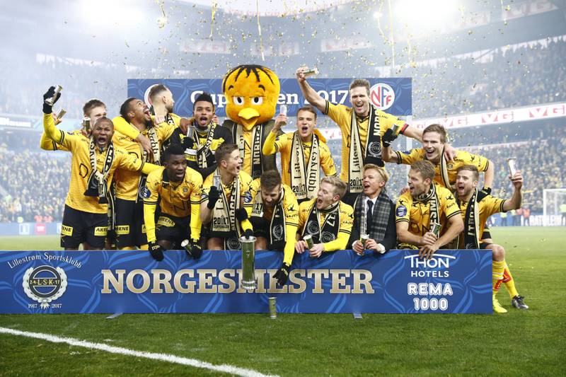 Finaler er over og Lillestrøm feirer sitt sjette cupmesterskap.