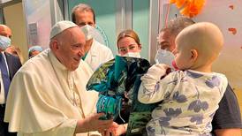 Paven kan skrives ut fra sykehuset lørdag