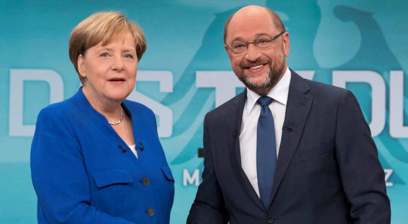 Kansler Angela Merkel og utfordrer Martin Schulz ønsker ingen ny storkoalisjon, men det kan ikke utelukkes av tyskerne får nettopp det igjen. Her fra debatten søndag, der dommen var at de framsto som enige om det meste.
