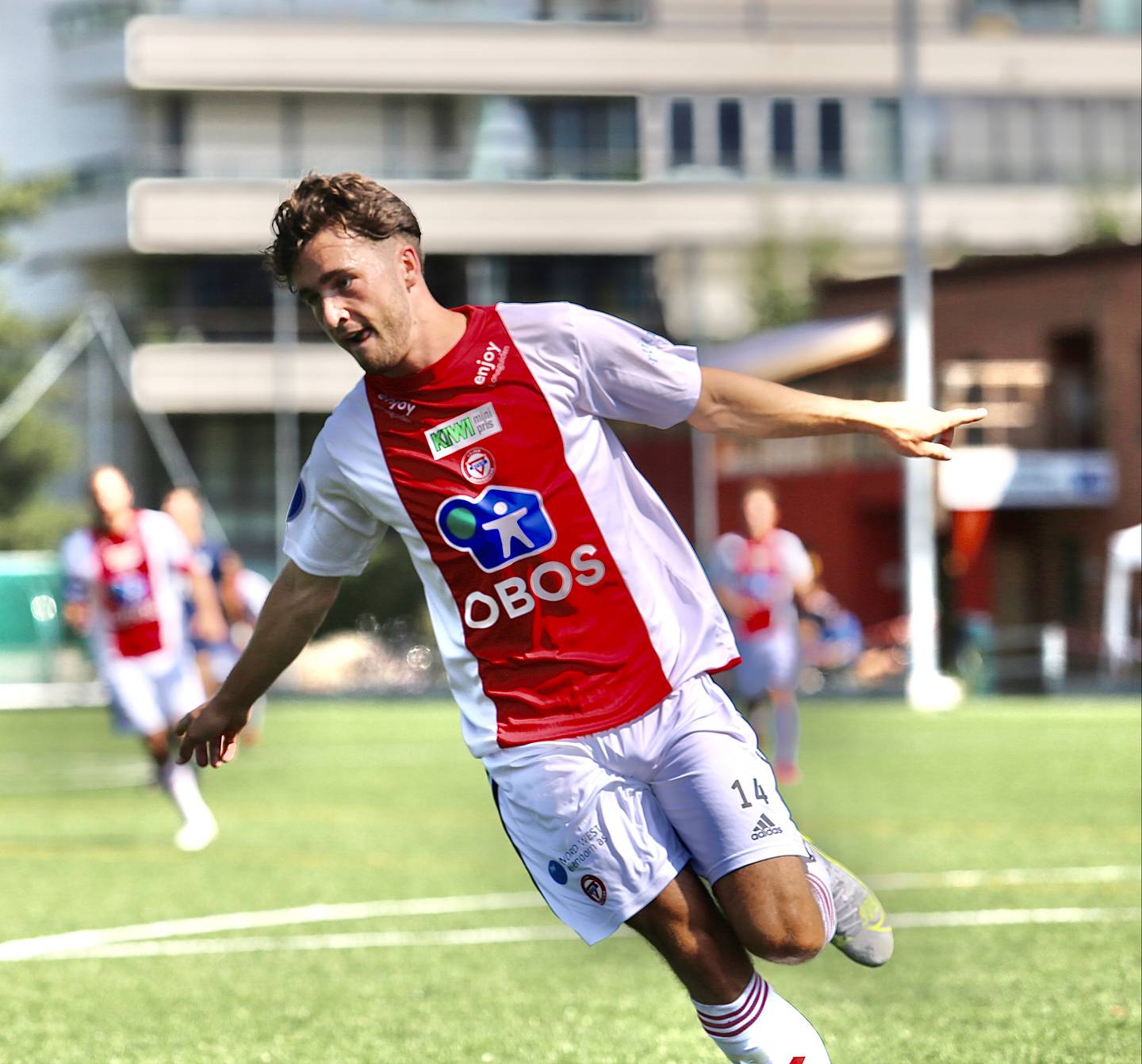 Håkon Hoseth jubler for sitt første av to mål i cupkampen mot Frigg.