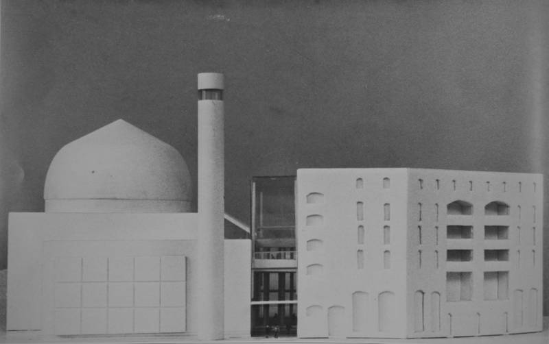 Modell av moskeen som aldri ble noe av på Vaterland. Tanken var å blande tradisjonstrekk fra islamsk arkitektur med kupler, minaret og ornamenter sammen med moderne overbygde gater med glasstak.