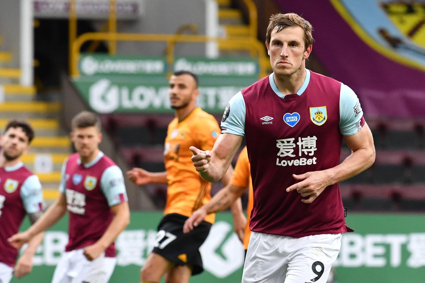 Burnley's New Zealand striker Chris Wood (R) celebrates after scoring a goal during the English Premier League football match between Burnley and Wolverhampton Wanderers at Turf Moor in Burnley, north-west England on July 15, 2020. (Photo by Paul ELLIS / POOL / AFP) / RESTRICTED TO EDITORIAL USE. No use with unauthorized audio, video, data, fixture lists, club/league logos or 'live' services. Online in-match use limited to 120 images. An additional 40 images may be used in extra time. No video emulation. Social media in-match use limited to 120 images. An additional 40 images may be used in extra time. No use in betting publications, games or single club/league/player publications. / 