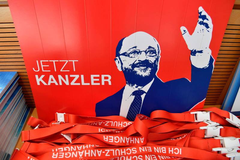 En plakat med bilder av Martin Schulz er klar til bruk i valgkampen.  