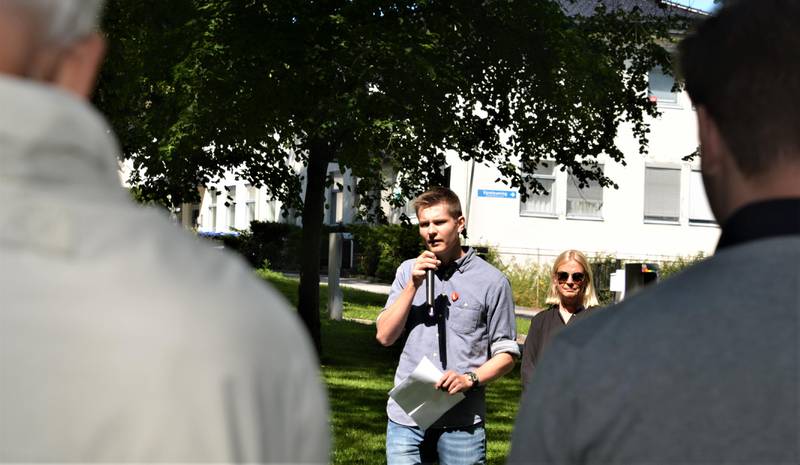 På 9-årsdagen etter terrorangrepene 22. juli ble det holdt minnemarkering i Lykkebergparken. Leder i Fredrikstad og Hvaler AUF, Isak Hagaseth Mydske, minnet i sin appell om de to medlemmene Lejla Selaci og Andrine Bakkene Espeland som måtte bøte med livet på Utøya.