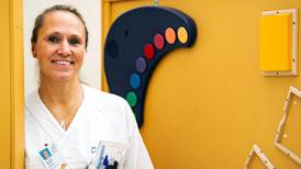 Henrikke vil bli sykepleier. 22 års erfaring som barnepleier teller ikke