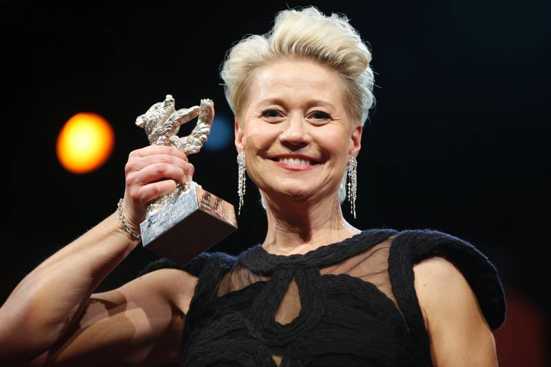 Danske Trine Dyrholm vant den gjeve skuespillerprisen under filmfestivalen i Berlin, for innsatsen i filmen Kollektivet. FOTO: REUTERS