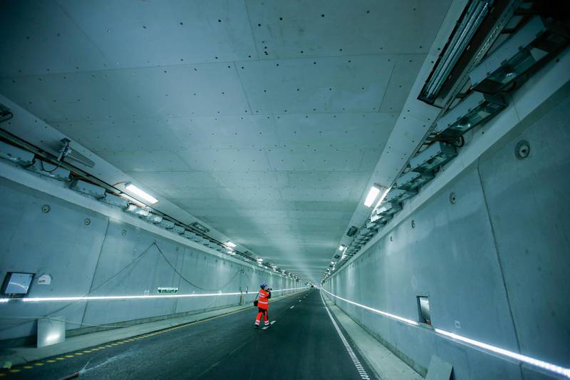 Oslo  20160520.
En rekke forbedringer er gjort i Smestadtunellen som gjenåpner søndag.  Ny asfalt, godt lys, god ventilasjon  og brannplater i taket er noe av forbedringene.
Foto: Terje Pedersen / NTB