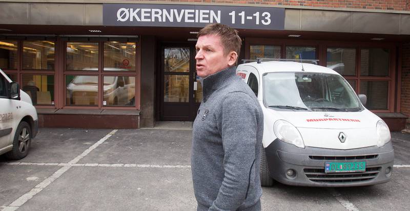 Seksjonssjef Rolf-Arne Kurthi utenfor Politiets Utlendingsenhets lokaler på Tøyen i Oslo. Her registreres og avhøres alle som søker asyl i Norge. FOTO: ARNE OVE BERGO