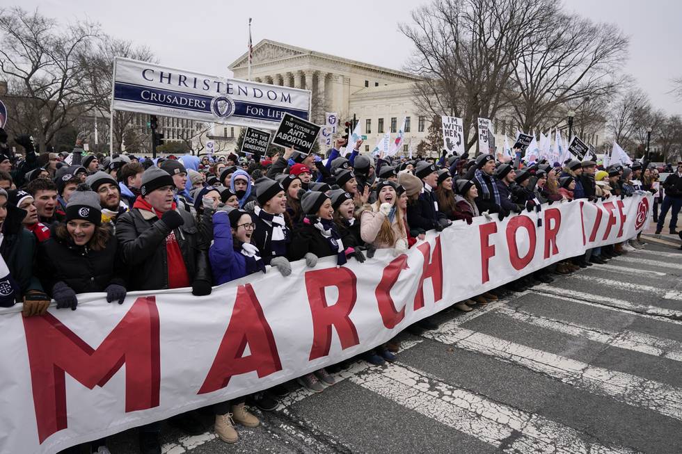 Abortmotstandere demonstrerte utenfor USAs høyesterett i Washington fredag. Foto: Patrick Semansky / AP / NTB