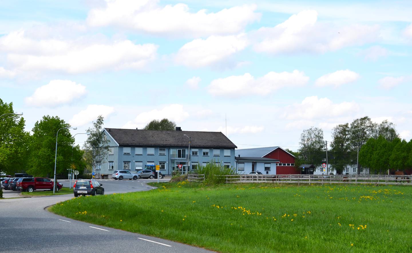 Landbruk, skog og dyrehold omkranser rådhuset i Aremark kommune.