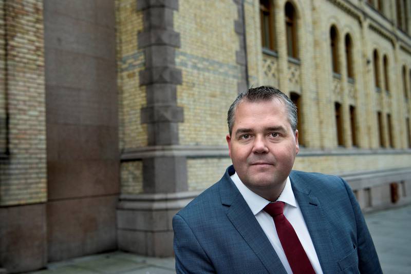 Frps Roy Steffensen er ny leder av utdanningskomiteen på Stortinget.
Roy Steffensen er en norsk politiker for Fremskrittspartiet som ble valgt inn på Stortinget i 2013. 