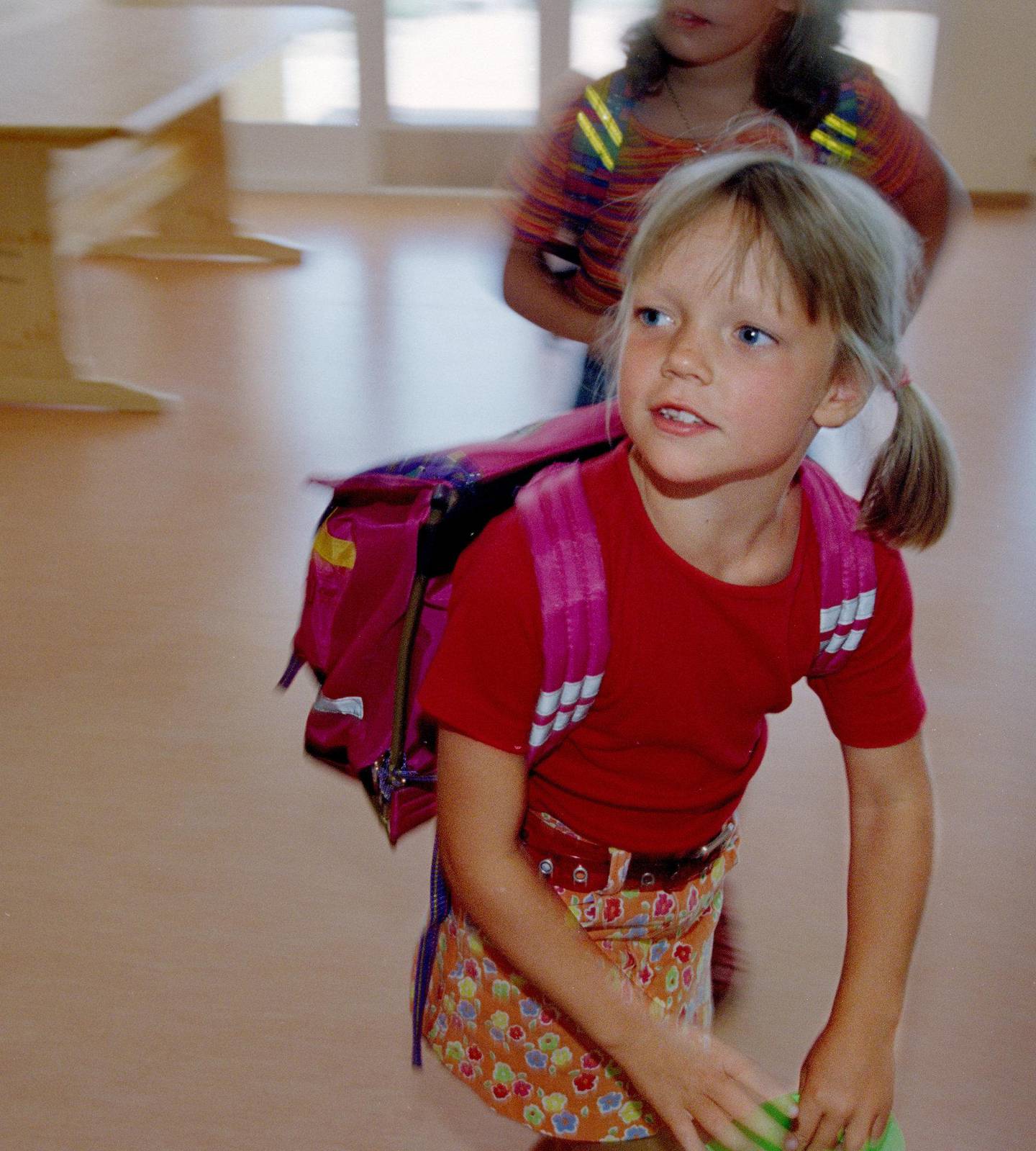 forventningsfull og spent:     Malin Karlsen Stangvik på første skoledag i 1997. Foto: Mimsy Møller