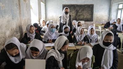 Internett og hemmelig undervisning: Afghanske kvinner studerer fortsatt